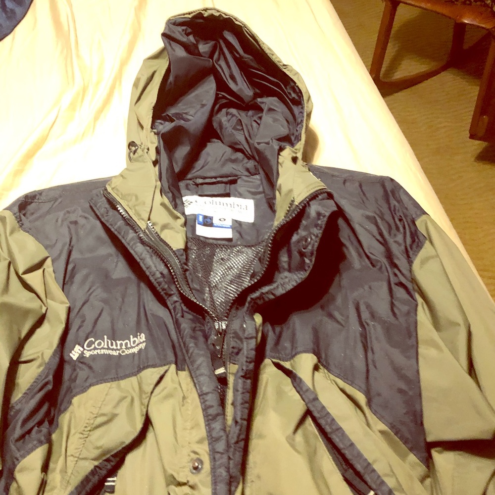 Columbia omnitech water proof/breathable size med